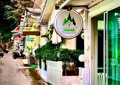 Haad Ta Waen House | Koh Larn White House