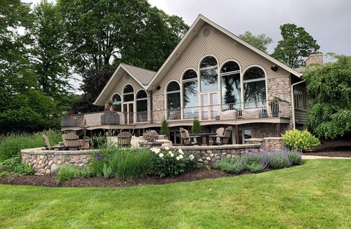 Oconomowoc House | Kohl Manor Luxury Lake 8br year round retreat Pool, Cinema, Arcade on LacLaBelle