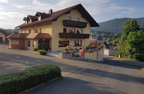 Rimbach Apartment | Komfortable Fewo mit großer Terrasse und Blick in die Natur