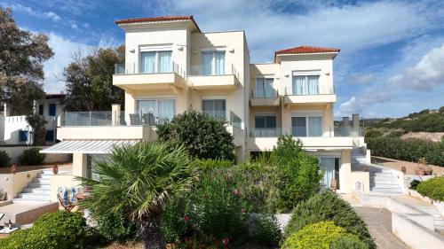 Almiros Apartment | KomiVillas