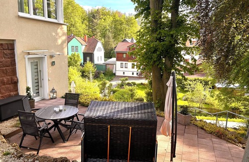 Apfelstadtaue Apartment | Kompakt und Voller Annehmlichkeiten für Paare & Geschäftsreisende mit Terrasse