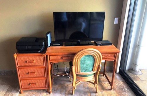 Historic Kailua Village Condo | Kona Alii 306 Oceanfront Corner Condo, Amazing View in the Heart of Kona