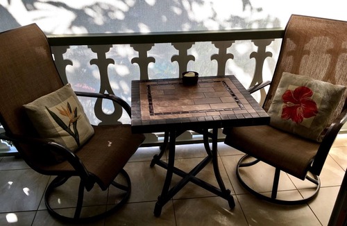 Historic Kailua Village Apartment | Kona Isl Inn, AC,Wifi,Beachfront town of Kailua Kona, walk to restaurants, shops