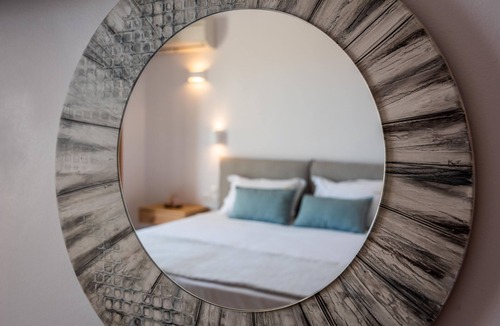 Adamas House | Konstantinos
