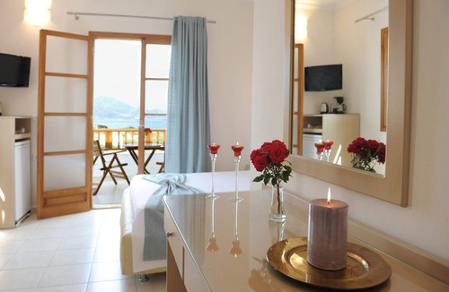 Adamas House | Konstantinos