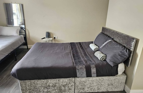 Anfield Hotel | Kop View
