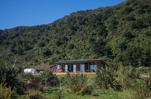 Barrytown House | Koru Beachfront Holiday Cabins & Hot Tub