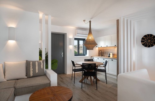 Naousa Hotel | Kosmitis Suites & Villas