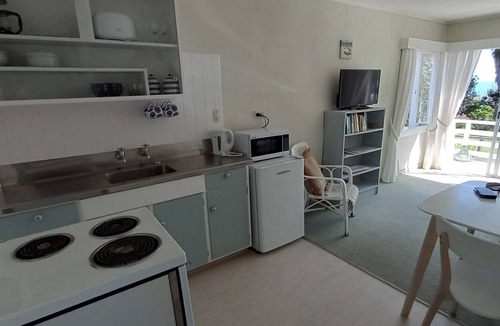 Amodeo Bay Cottage | Kotare Coastal Cottage ~ Papa Aroha