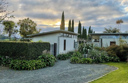 Whangateau Apartment | Kotare Studio Touch of Tuscany in Matakana