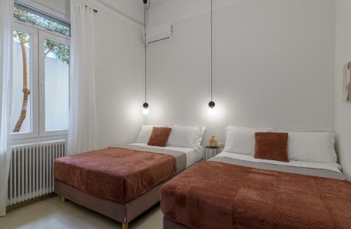Koukaki Villa | Koukaki Cielo Villa10 -Pvt Yard 3BR 8ppl -10min Metro Acropolis