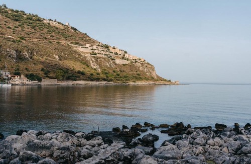 Limeni House | Kourmas Suites