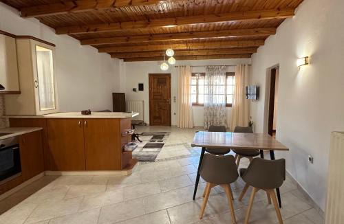 Kalavrita Apartment | Koutsogiannopoulos House