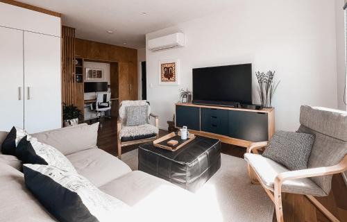 Hokitika House | Kowhai Cabin - Serene Scandi Escape in Hokitika