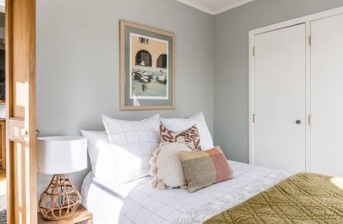 Raglan House | Kowhai Cottage & Studio
