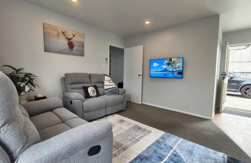 Frankton House | Kozy Kottage, Near Hospital & Perfect for Families