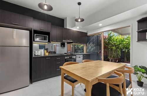 Spring Hill House | KozyGuru | Spring Hill | Cosy 1 Bed1Bath