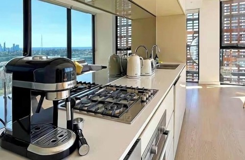 St. Leonards Apartment | KozyGuru |St Leonards | 1 Bed Best Location and View