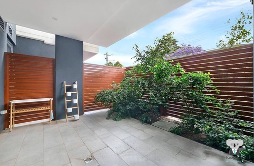 Waitara Apartment | KOZYGURU | Waitara | Kozy 2 Bed APT | Walk to Train Station | NWA008