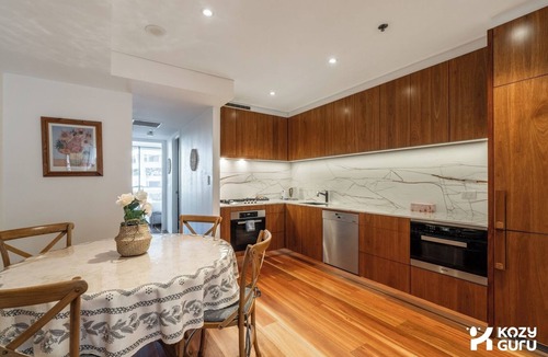 Waterloo Apartment | KozyGuru | Waterloo| Modern 2Level 2BR Apt Parking