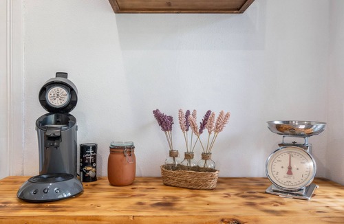 Ostringen Apartment | Kraichgauperle Apartment with Balcony and Wi-Fi