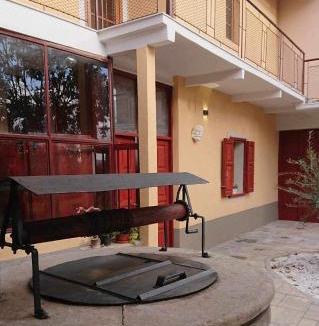 Komen Apartment | Kraska nisa