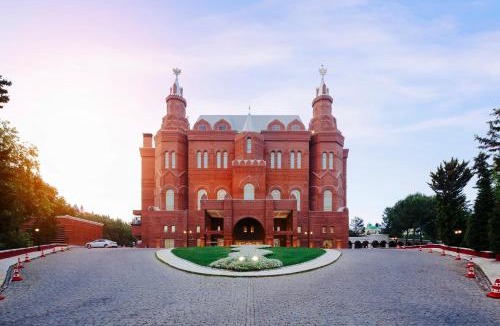 Kundu Resort | Kremlin Palace
