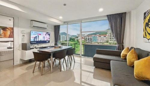 Patong House | Kris - Modern Spacious 2 Bedrooms Condo with Pool