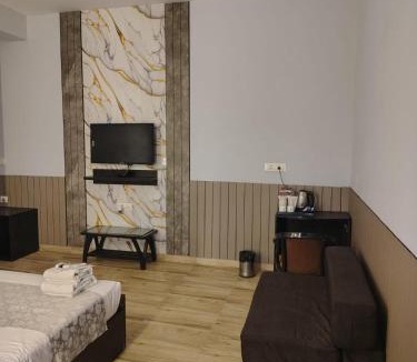 Vrindavan Hotel | Krishna Kunj Resort