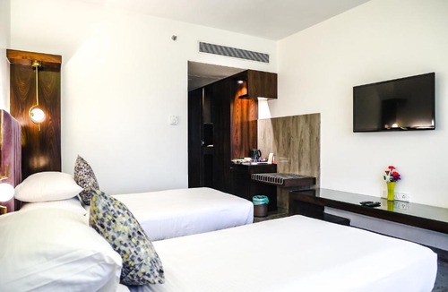 Grant Road Hotel | Krishna Palace Hotel
