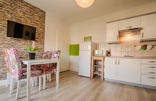 Krk Apartment | KRK CITY ! 200m PROMENADE !Romantic house, with small pool .