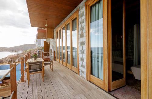 Qeparo Hotel | Kshira Oasis Qeparo - Boutique Beachfront Suites & Restaurant
