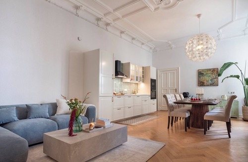West Berlin Centre Apartment | Ku'DAMM-Savignyplatz/Charming Old Home/5-10 ppl/Fam.Friendly/Wifi