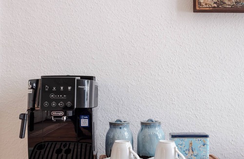 West Berlin Centre Apartment | Ku'DAMM-Savignyplatz/Charming Old Home/5-10 ppl/Fam.Friendly/Wifi