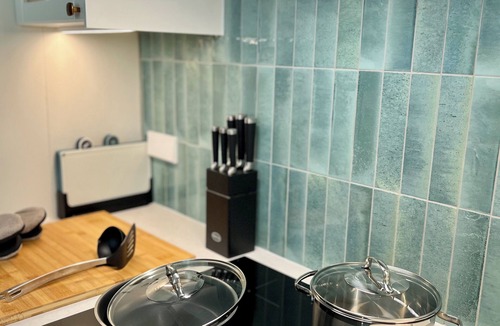 West Berlin Centre Apartment | Ku'DAMM-Savignyplatz/Charming Old Home/5-10 ppl/Fam.Friendly/Wifi