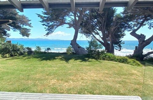Kuaotunu House | Kuaotunu Beachfront - the beach at your door