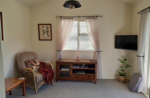 Kuaotunu House | Kuaotunu's Peebles Cottage