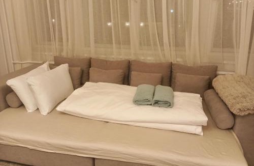 West Berlin Centre Apartment | KuDAMM Charming Old Home,4-9 ppl,Family Friendly,Wifi,Savignyplatz