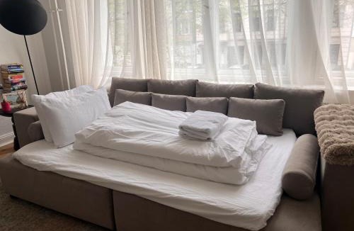 West Berlin Centre Apartment | KuDAMM Charming Old Home,4-9 ppl,Family Friendly,Wifi,Savignyplatz