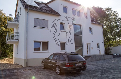 Asch Apartment | Kuhstall Wohnung Nr. 2, 2 Schlafzimmer für 2-4 Personen