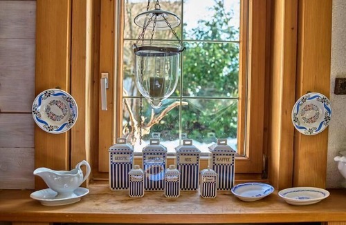 St. Oswald Apartment | Kunst und Handwerk mit liebevollen Kleinigkeiten finden Sie um hauseigenen Laden.