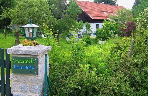 St. Oswald Apartment | Kunst und Handwerk mit liebevollen Kleinigkeiten finden Sie um hauseigenen Laden.