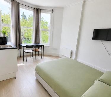Wood Green House | KW SELF CONTAINED STUDIOS ALEXANDRA PALACE COLLECTiON