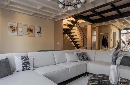 Laken Villa | Kweni House