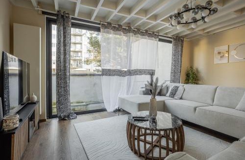 Laken Villa | Kweni House