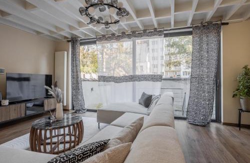 Laken Villa | Kweni House