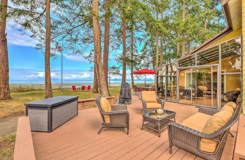 Comox House | Kye Bay Winter Beach House by EMR Vacation Rentals