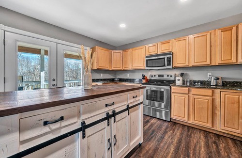 Penhook House | Kyle's Place is a relaxing retreat in close proximity to Smith Mountain Lake.