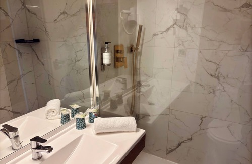 Arpajon Hotel | Kyriad Direct Arpajon