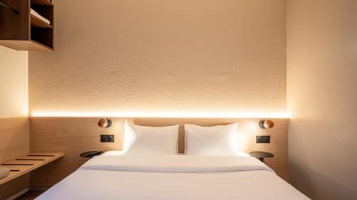 Suresnes Hotel | Kyriad ECO - Suresnes - La Defense